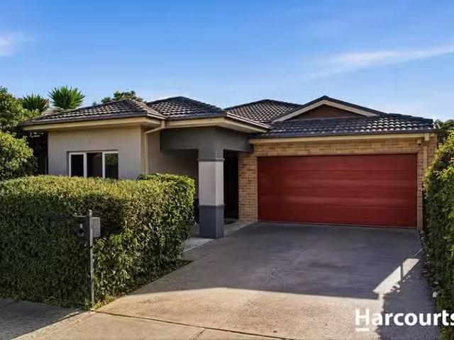 Nice 4 BR 8 Nature Circuit, CRANBOURNE NORTH, VIC 3977 House.