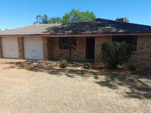 Rental! 4 BR 8 Prentice Avenue, Tamworth House for rent Liste.