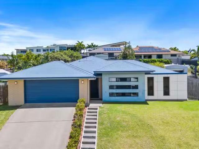Charming 4 BR 94 Bottlebrush Drive, LAMMERMOOR, QLD 4703 Hou.