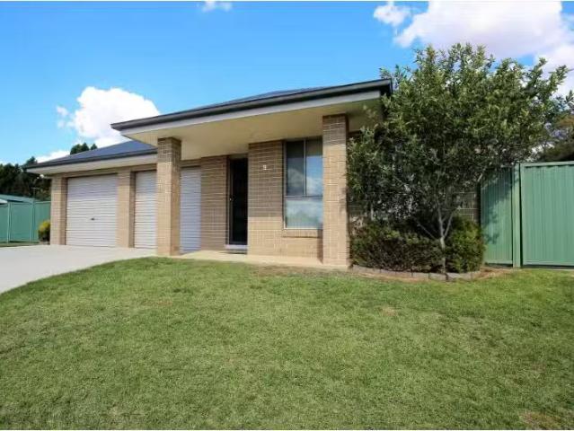 Nice 4 BR 9 Ashworth Drive, Kelso House for rent Listed by Le.