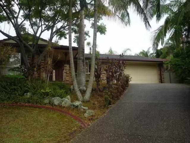 Deal! 4 BR 9 Glen Iris Place, Robina, QLD 4226