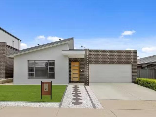 Charming 4 BR 9 Morath Street, Taylor, ACT 2913