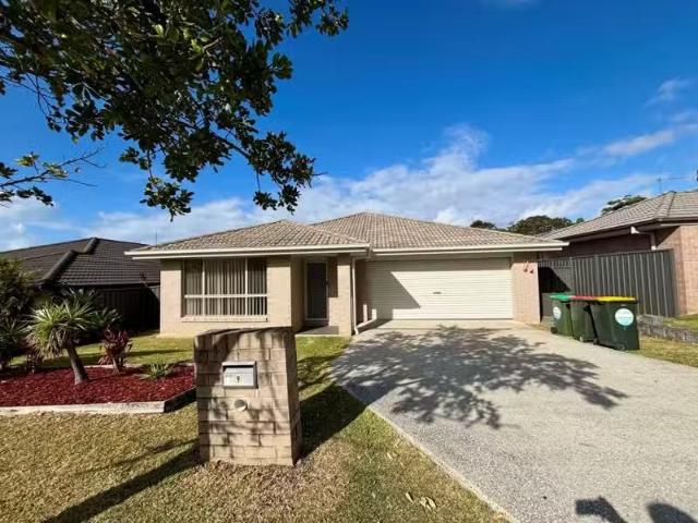 Unique 4 BR 9 Seashore Place, SANDY BEACH House for rent List.
