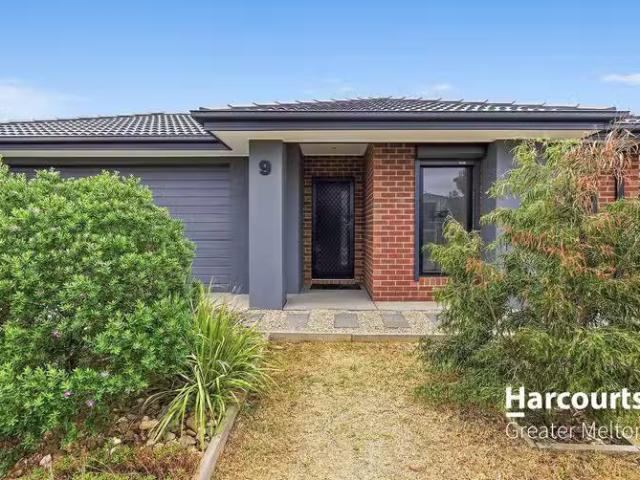 Just in! 4 BR 9 Silvereye Street, KURUNJANG, VIC 3337 House.