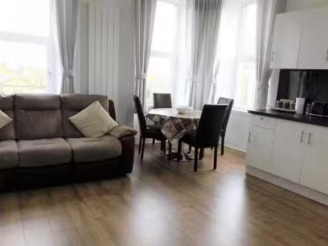 Cozy 4 BR Causeyside Street