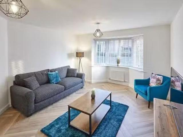 Cozy 4 BR Nightingale Drive