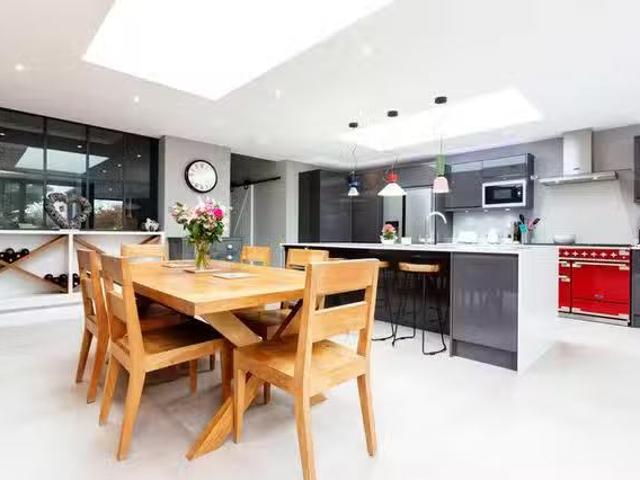 Nice 4 BR Sutherland Grove