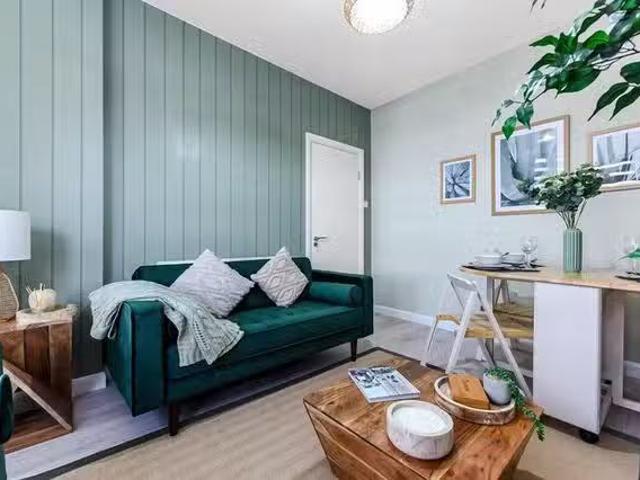 For Rent! 4 BR Roslyn Road