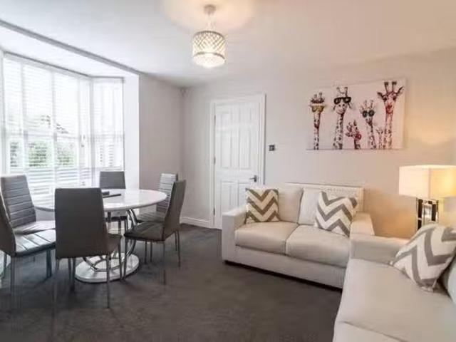 Charming 4 BR Vicarage Place