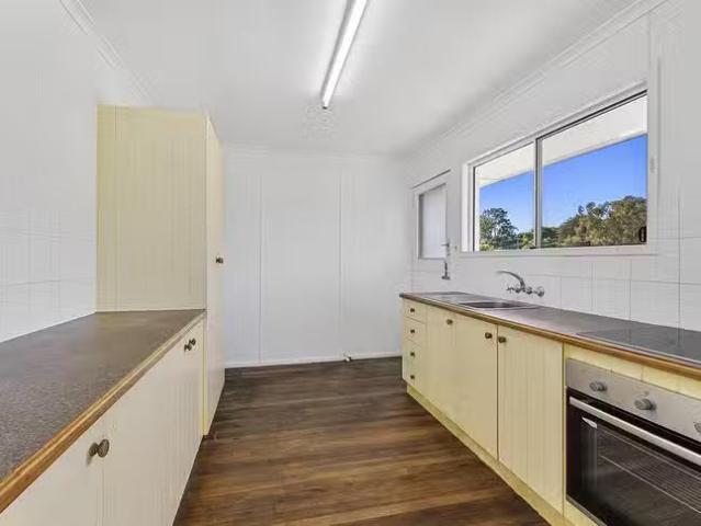 Cheap 4 Burrows Street, West Gladstone, QLD 4680