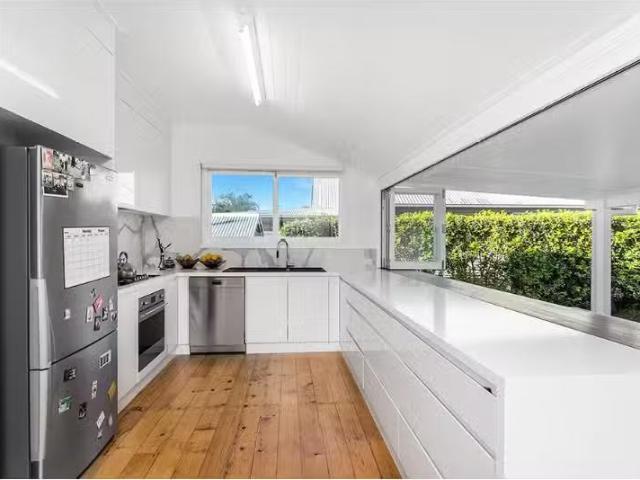 For Rent! 4 Gumtree Pl, Bangalow House for rent Listed by Jan.