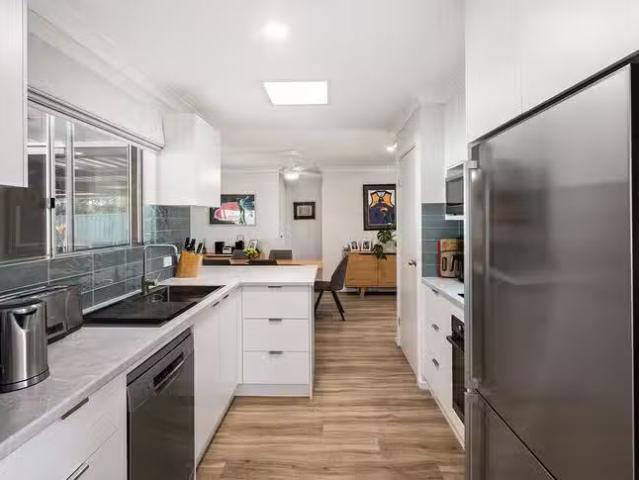 Nice 4 Diedre Street, Broadwater, WA 6280