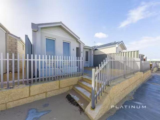 Deal! 4 Eagle Lane, Eglinton, WA 6034
