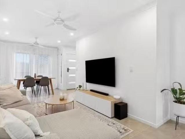 Nice 4 Farley Street, Baringa, QLD 4551