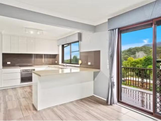 Cheap 4 Hazel Crescent, Thirroul House for rent Listed by Emm.