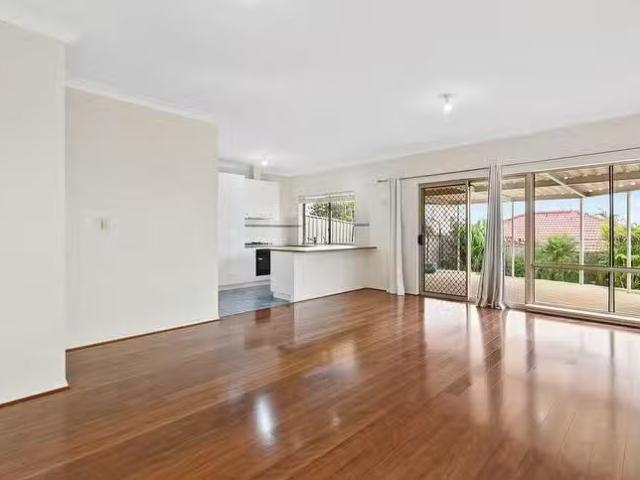 Deal! 4 Ingleton Drive, Hallett Cove, SA 5158