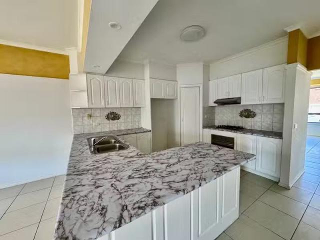 Charming 4 Japonica Court, CAIRNLEA, VIC 3023 Townhouse for.