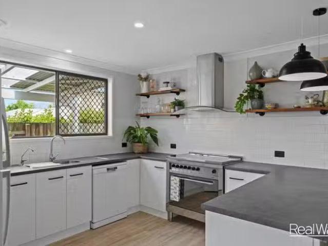 Nice 4 Lotus Crescent, Centenary Heights, QLD 4350