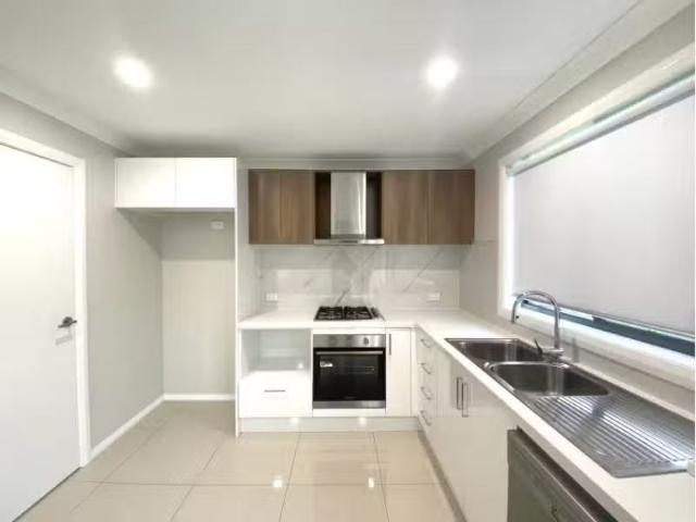 New 4 Milky Crescent, Box Hill House for rent Listed by Kuo h.
