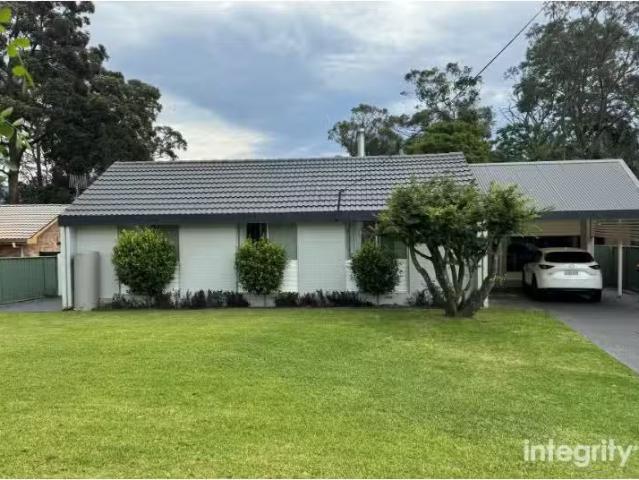 Nice 4 Soper Drive, North Nowra House for rent Listed by Chri.