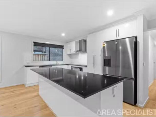 New 4 Spike Way, Clyde North House for rent Listed by Propert.