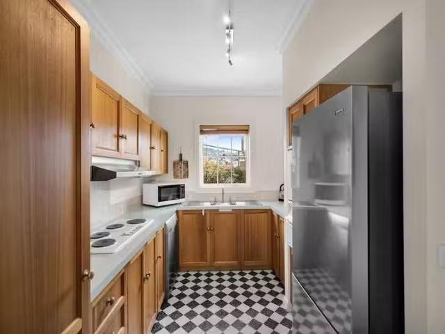Charming 4 St John Square, Launceston, TAS 7250