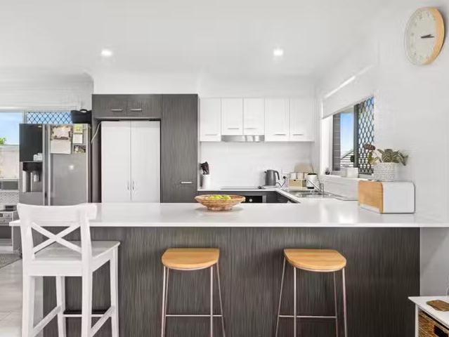 Cheap 4 Stradbroke Crescent, Springfield Lakes, QLD 4300