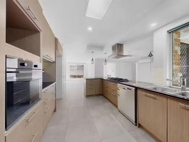Rental! 4 Pearson Court, NORTH LAKES, QLD 4509 House for Rent