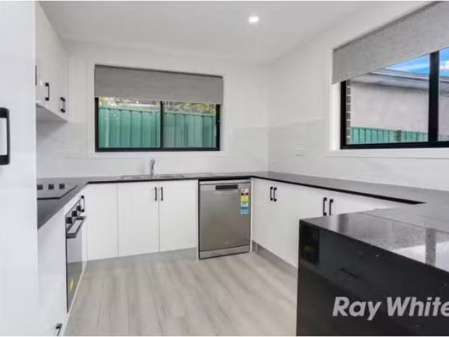 Unique 4a Downes Street, COLYTON House for rent Listed by Sha.
