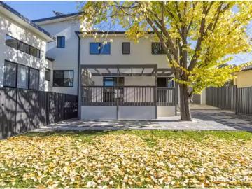 For Rent! 4B Maurice Place, Garran Townhouse for rent Listed.