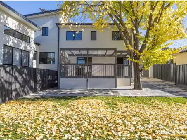 Just in! 4B Maurice Place, Garran Townhouse for rent Listed b.