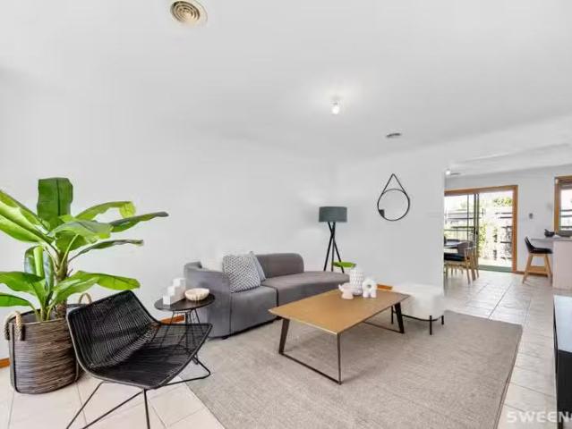 Deal! 4B Townsing Court, Altona Meadows VIC 3028