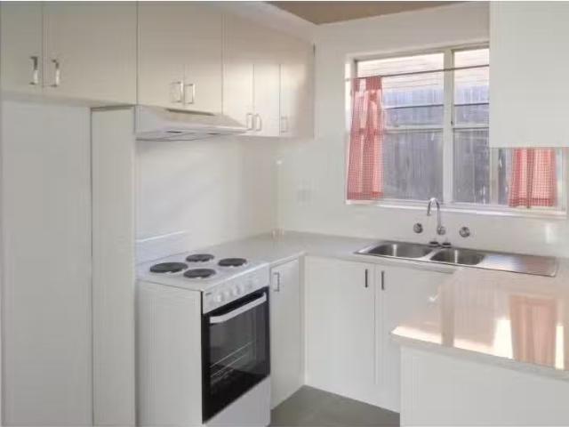 Cheap 5/4 Alfred Street, Woonona Townhouse for rent Listed by.
