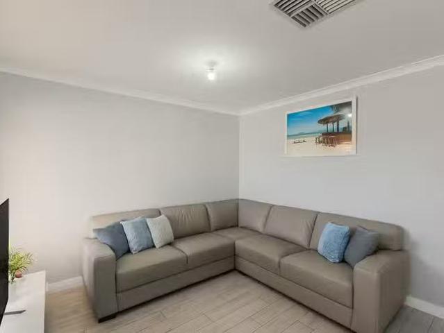 Deal! 54 Beedelup Loop, Bibra Lake, WA 6163