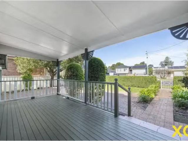New 54 Queen Street, Singleton House for rent Listed by Trace.