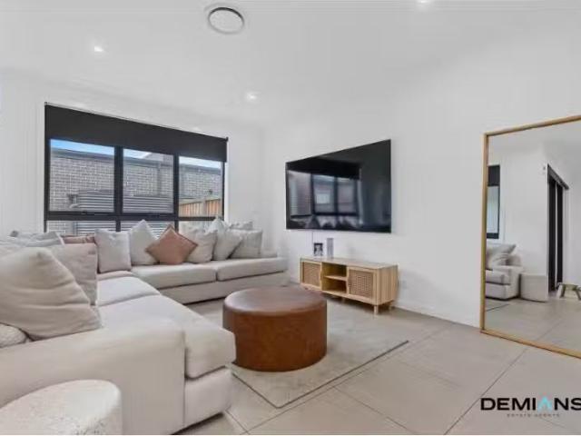 Nice 54 Rainbows Way, Leppington House for rent Listed by Tor.