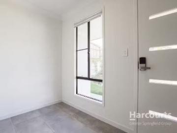 Charming 55 Midnight Crescent, SPRING MOUNTAIN, QLD 4300 Hou.