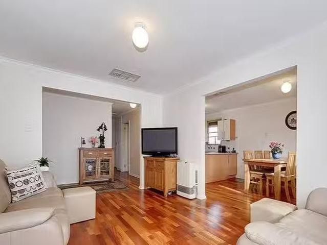 Unique 55 Lorraine Crescent, Jacana, VIC 3047