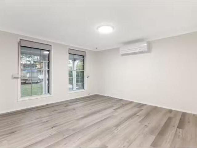 Rental! 55 Vardys Road, Lalor Park House for rent Listed by E.