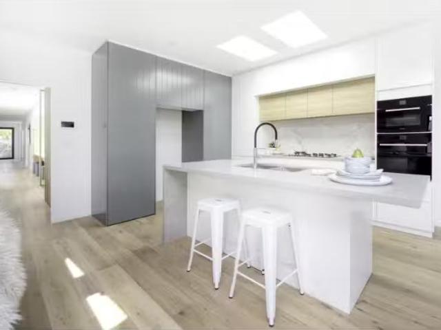 Just in! 56B Curlewis Crescent, Garran Townhouse for rent Lis.