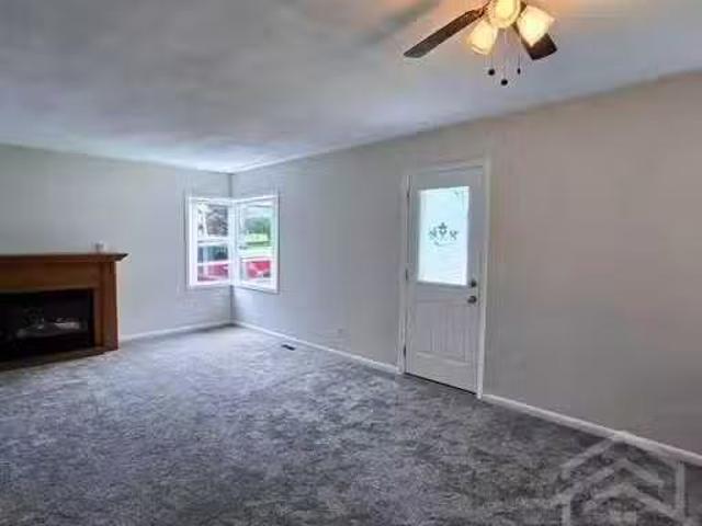 Deal! 58933893 28 Main St E