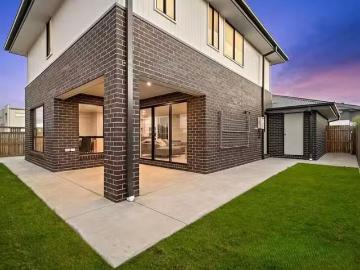 Deal! 50 Santiago Crescent, Spring Mountain, QLD 4300