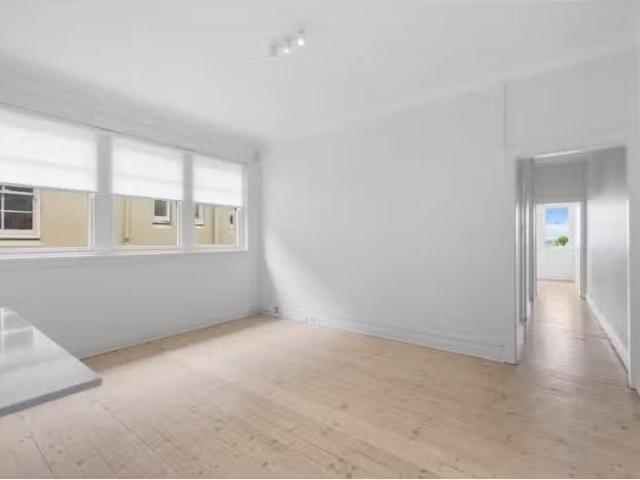 Charming 5/129 Hastings Parade, NORTH BONDI Apartment for rent.