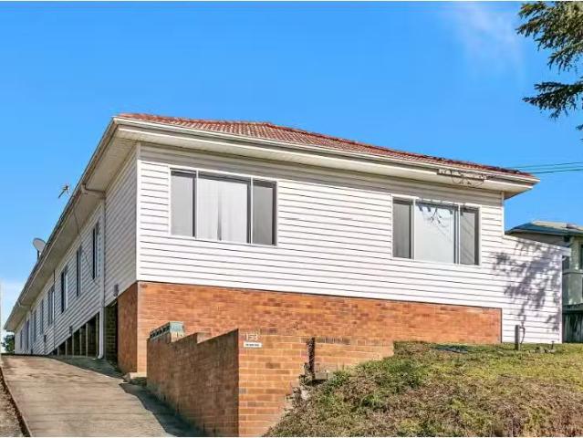 Cheap 5/153 Mount Keira Road, Mount Keira Apartment for rent.