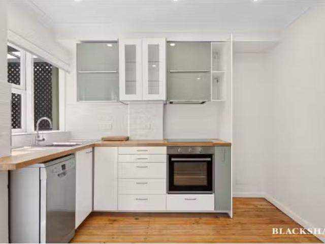 Cozy 5/182 La Perouse Street, Red Hill Apartment for rent Lis.
