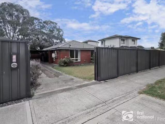 Deal! 51. Loch Street, Cranbourne VIC 3977
