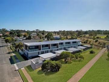 Unique 5/2 Mander Road, Christie Downs, SA 5164