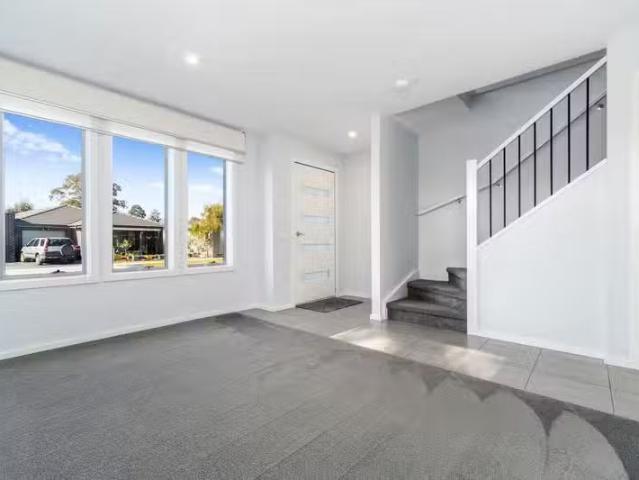 Cozy 52 Tucker Boulevard, Carrum Downs, VIC 3201 Townhouse f.