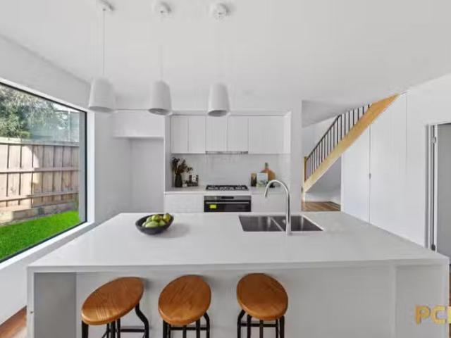 Unique 52 Wallace Crescent, Strathmore VIC 3041