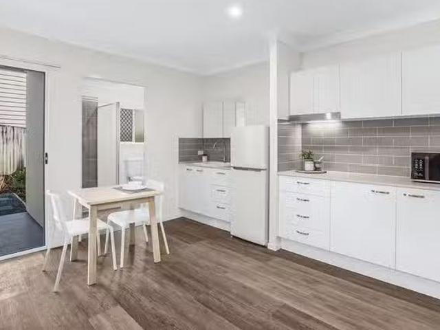 Nice 5/2A Nordenfeldt Road, Morningside, QLD 4170